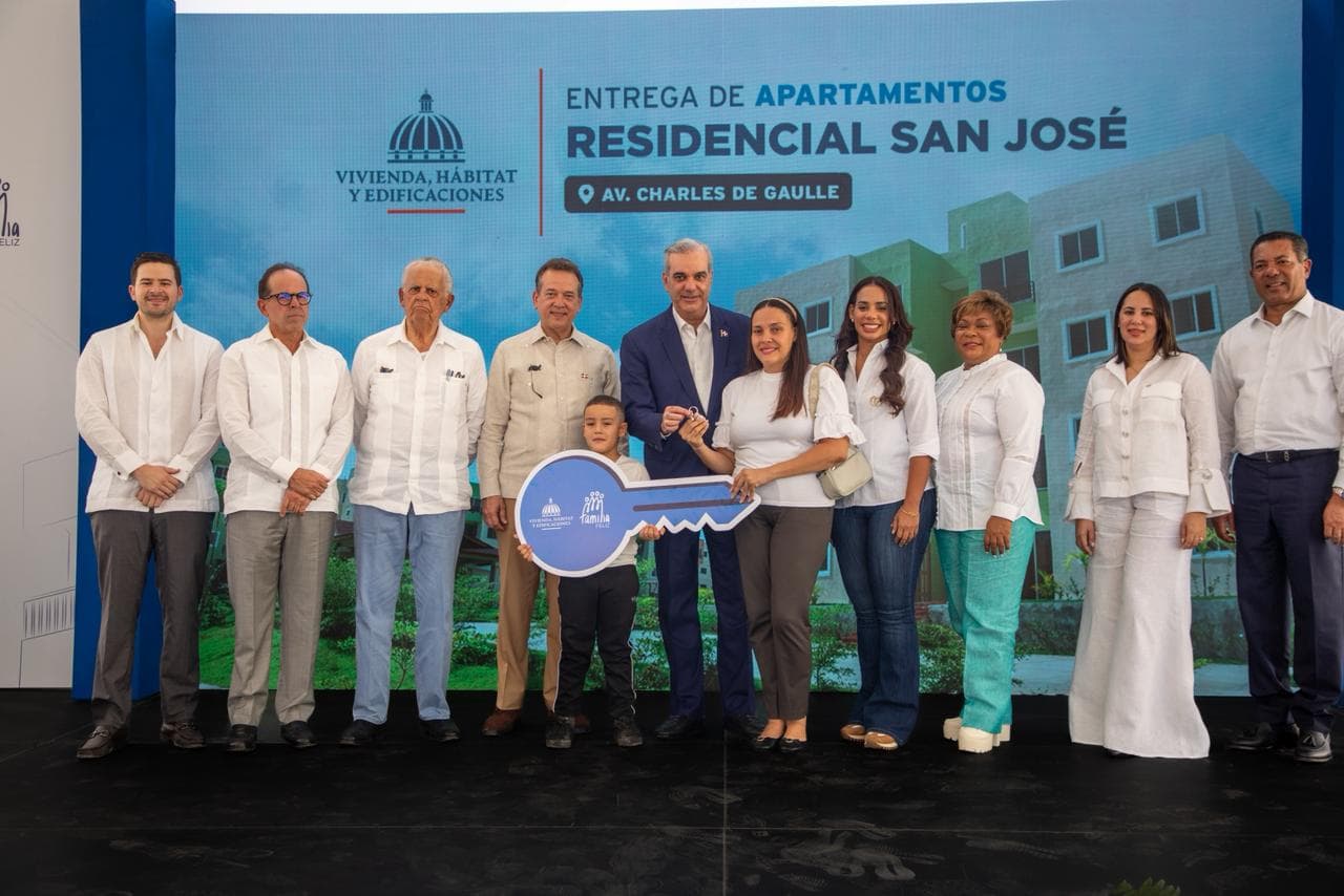 Presidente Abinader entrega 700 apartamentos del Plan Familia Feliz en la Urbanización San José,