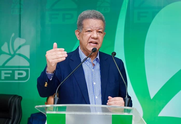 Leonel Fernández acusa al PRM de endeudar al país más que todos los gobiernos de los últimos 42 años juntos