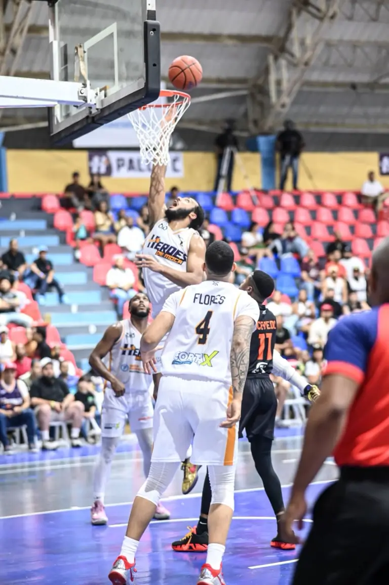 Los Héroes de Moca clasificaron a la ronda semifinal de la Super Liga de Basket tras derrotar a los Reales de La Vega