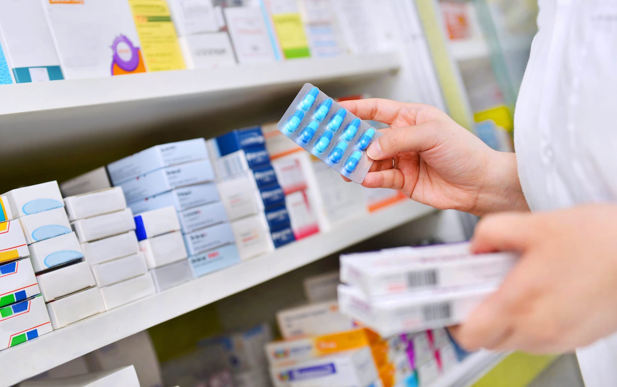 Pacientes con colitis y Crohn denuncian crisis por falta de medicamentos de alto costo en Santiago