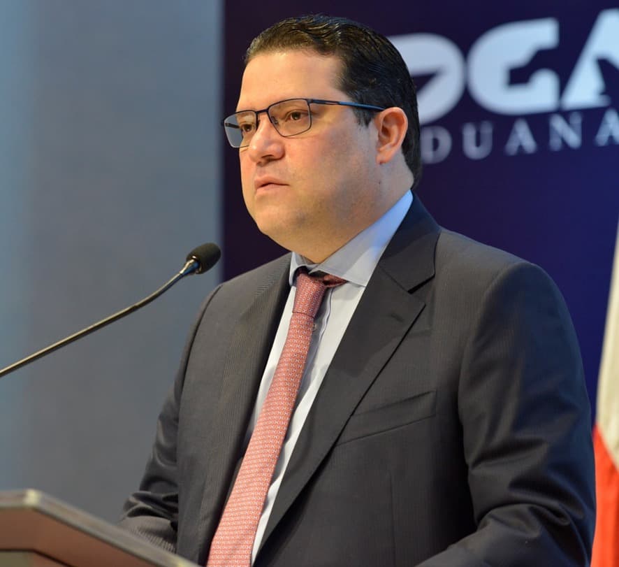 Ministro Yayo Sanz viajará a Alemania a captar inversiones para la industria de semiconductores en RD