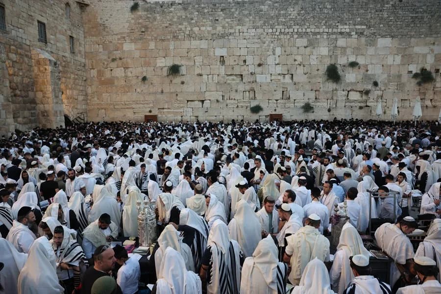 Más de 3.000 colonos israelíes entran en la Explanada de la Mezquitas para rezar
