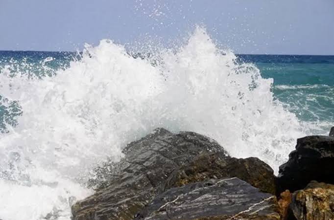 COE alerta por condiciones marítimas peligrosas en la costa de Pedernales