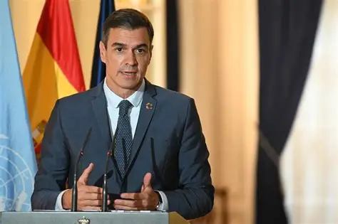 Pedro Sánchez comparte su playlist de verano en medio de la crisis migratoria en Ceuta y Melilla