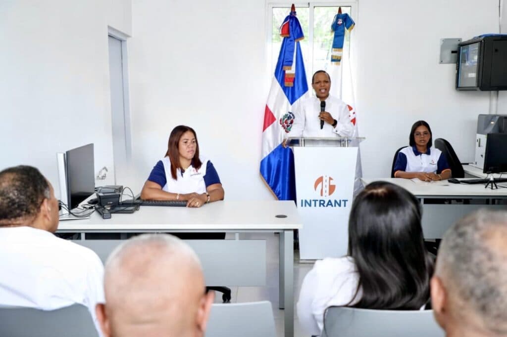 Intrant inaugura primera oficina de licencias de conducir en Jimaní