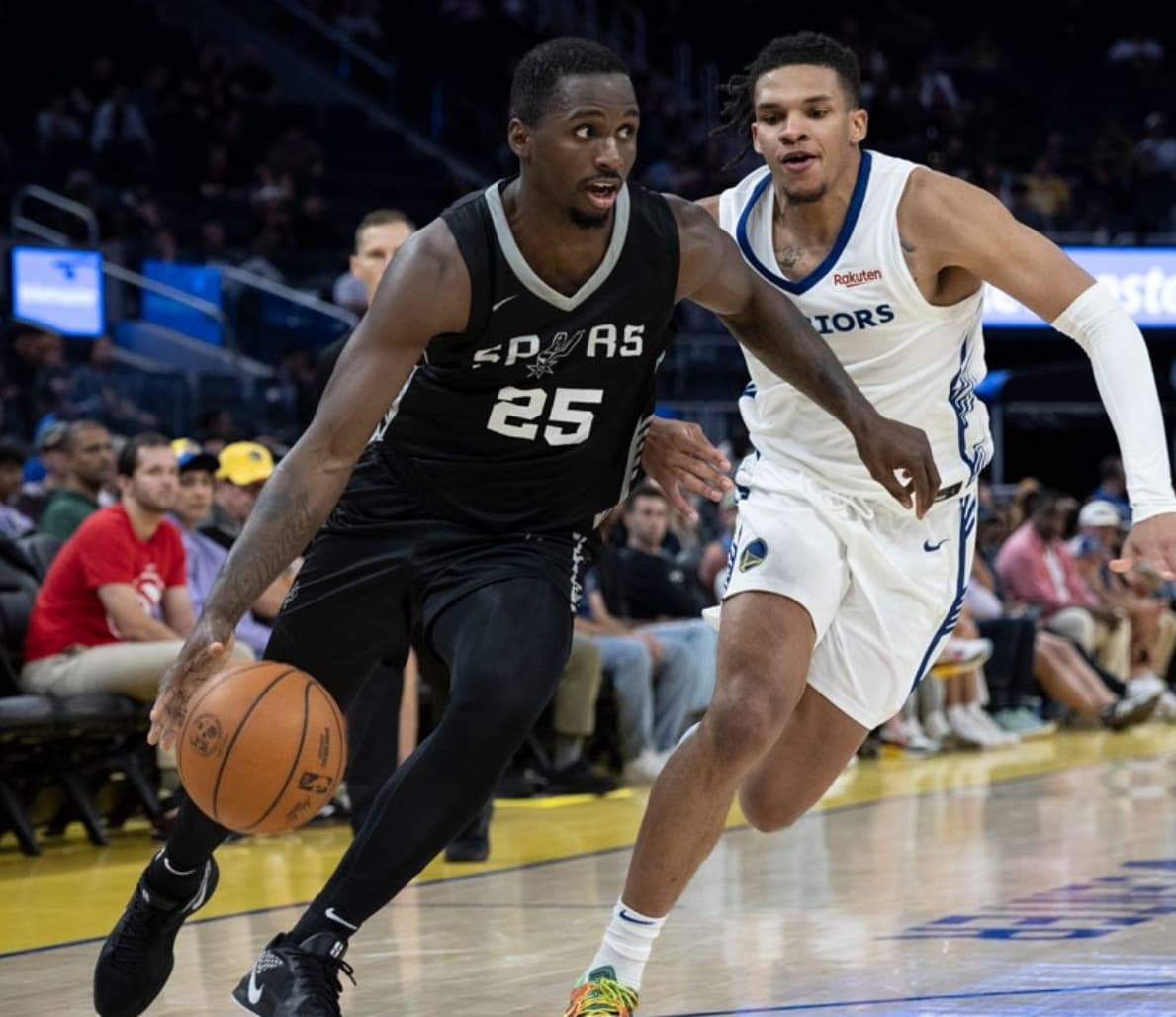 David Jones-García logra contrato de doble vía con los Spurs
