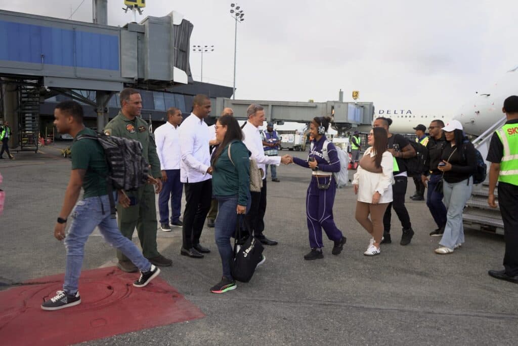Llegan al país 55 dominicanos repatriados desde Venezuela tras los terremotos