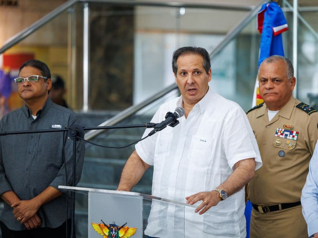 Salud coordina apoyo a médicos dominicanos en Venezuela