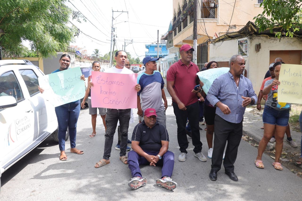 Residentes de Sabana perdida protestan por por constantes apagones