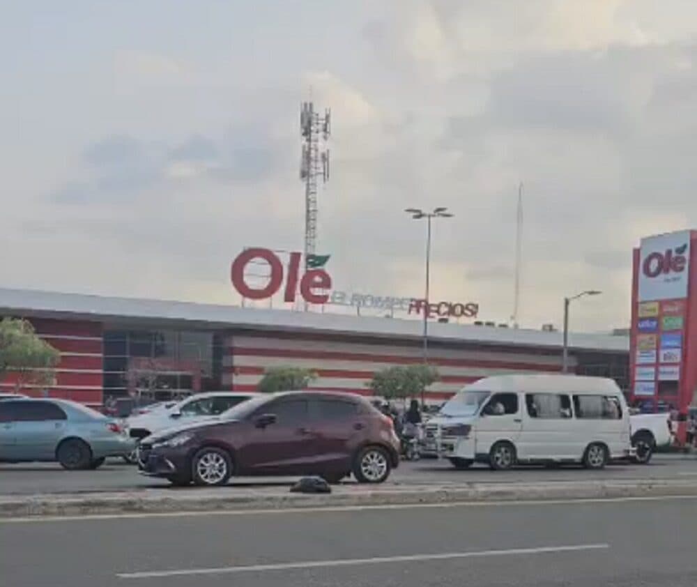 Conato de incendio afecta sucursal de Supermercados Olé en la Jacobo Majluta