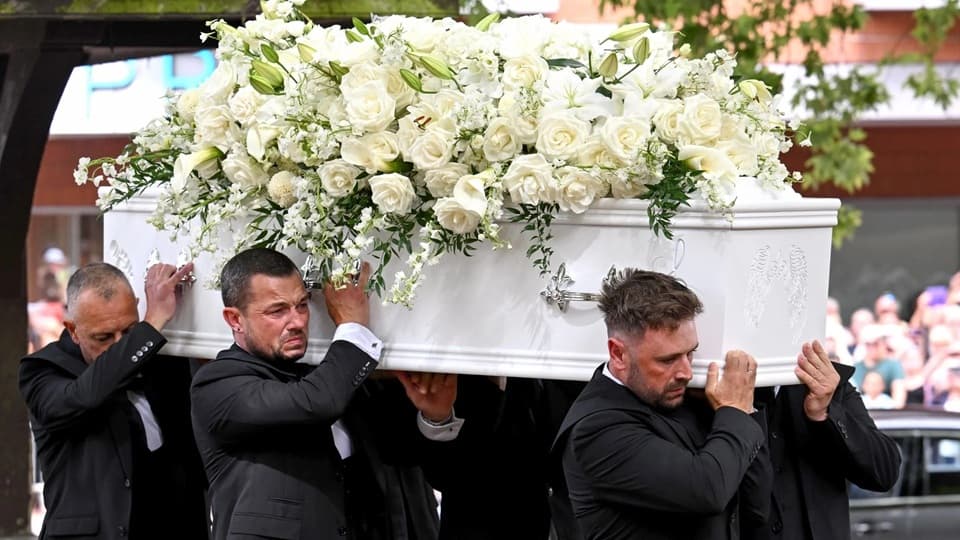 El funeral de Bonnie Tyler recuerda a la estrella que nunca se comportó como una diva