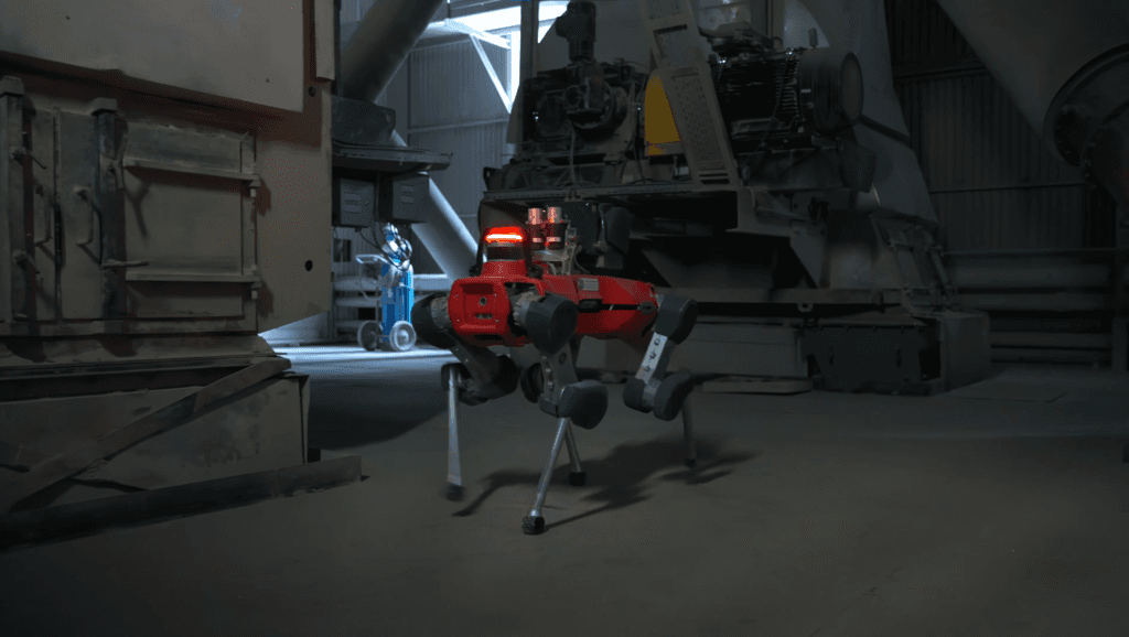 Una cementera dejó de enviar a su personal para inspeccionar zonas peligrosas. Su nuevo inspector es un perro-robot