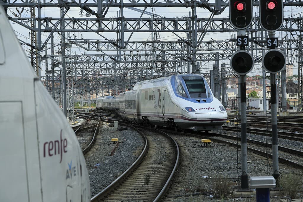 Europa quiere acabar con la particular excepción ibérica del tren español. Y España tiene clara su respuesta: no