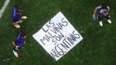 Reino Unido pide a la FIFA investigar a Argentina después de que jugadores mostraran una pancarta de las Malvinas/Falklands tras la victoria sobre Inglaterra