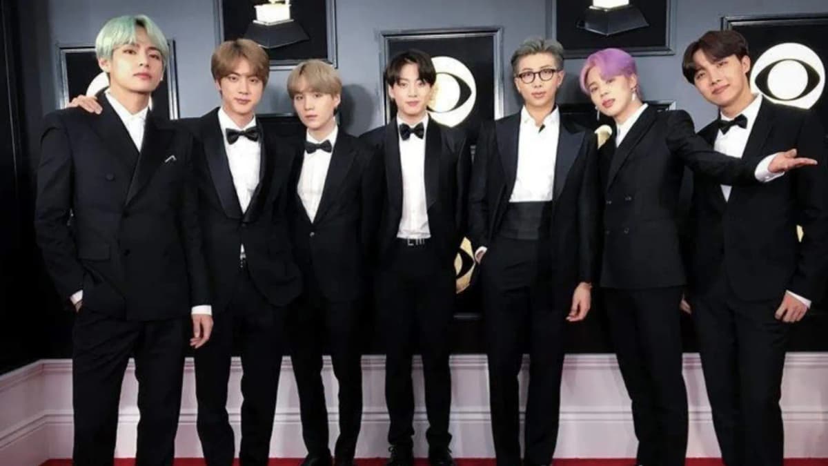 Un miembro de la banda de K-pop BTS, revela un grave problema de audición que empeoró durante su servicio militar obligatorio