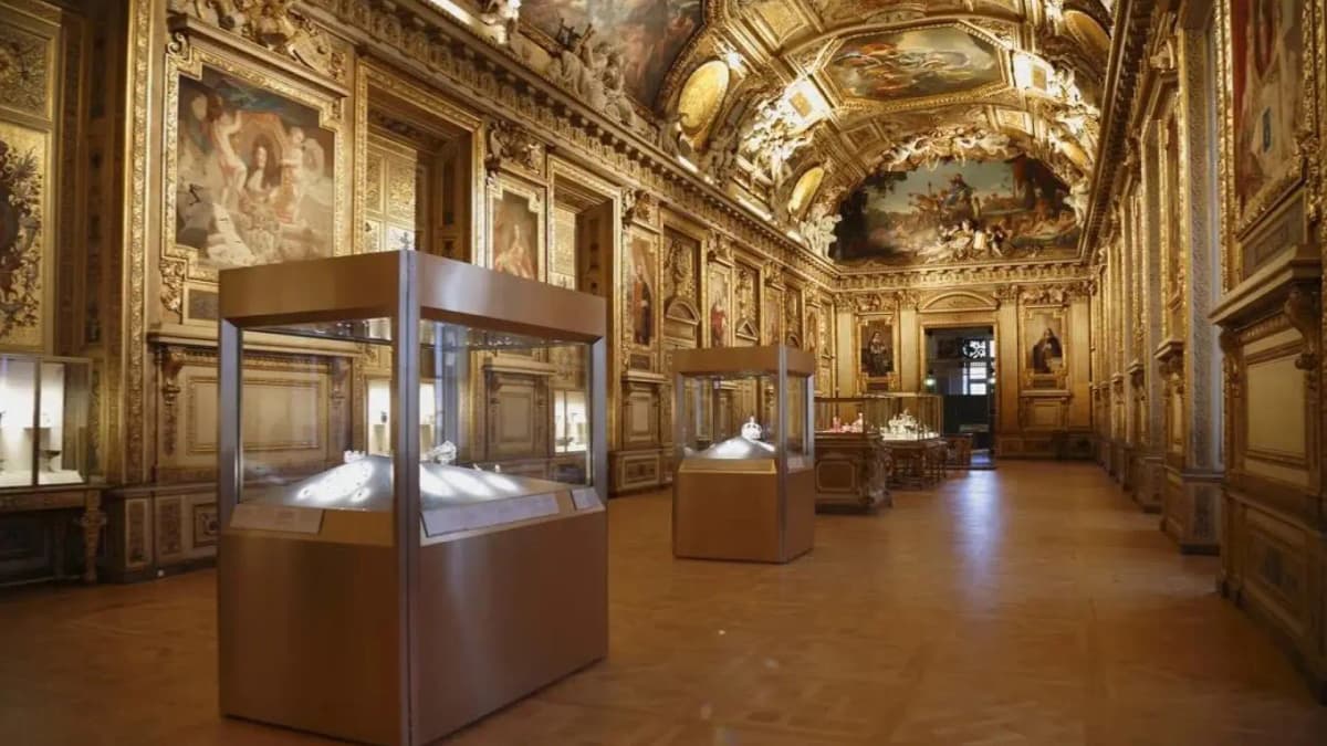 El Louvre reabre, nueve meses después y con la seguridad reforzada, la sala del robo, pero sin joyas