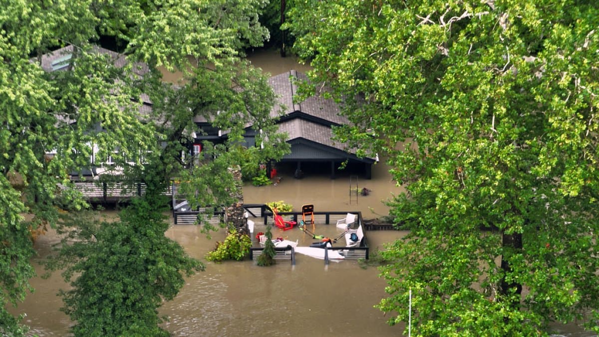 Emergencia en Indiana: la crecida de un río deja cinco fallecidos e intensos rescates acuáticos