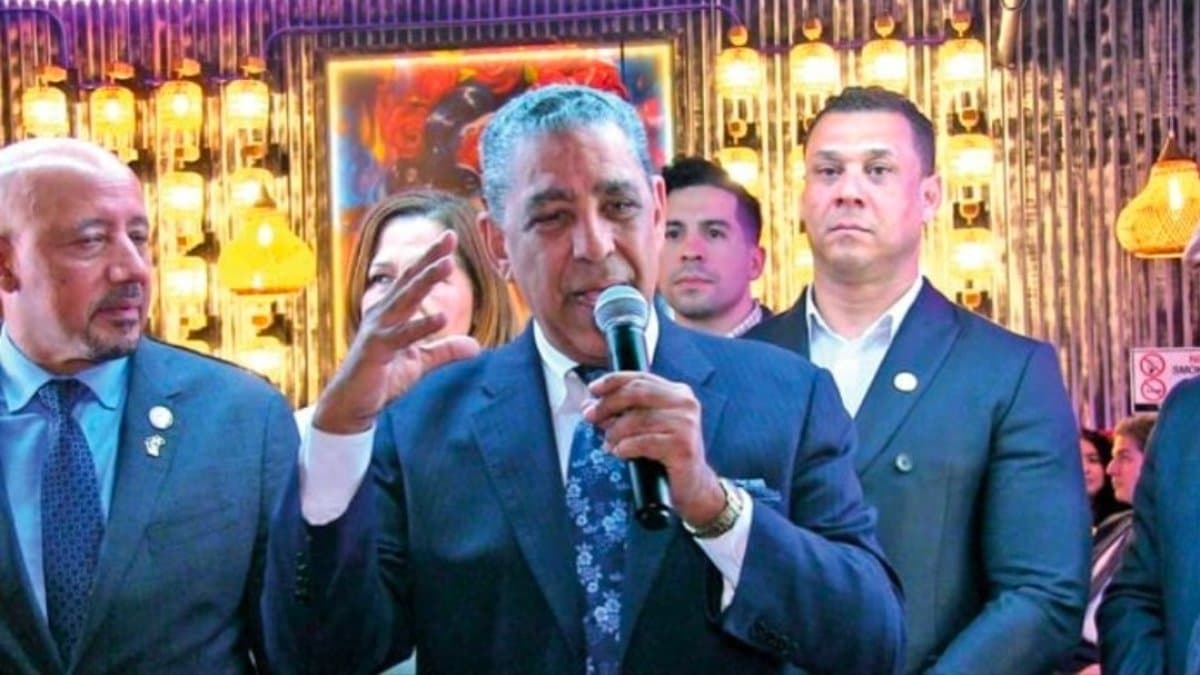 Denuncian acoso contra congresista Adriano Espaillat en Harlem durante jornada electoral