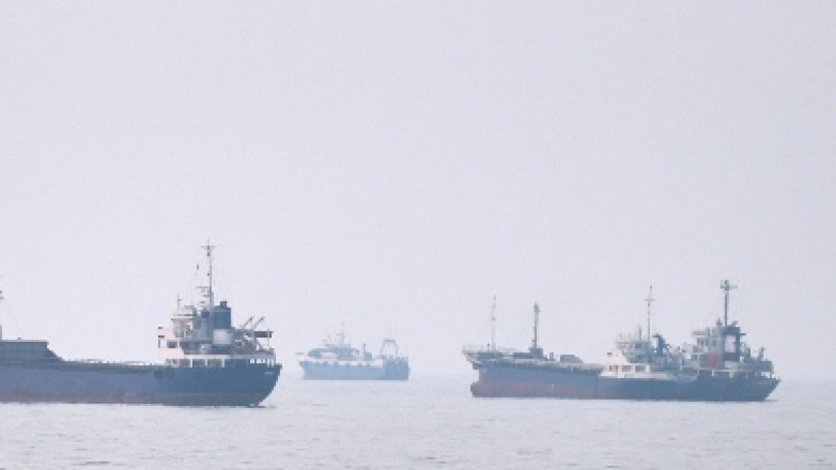 Irán: Buques deben ir por rutas aprobadas