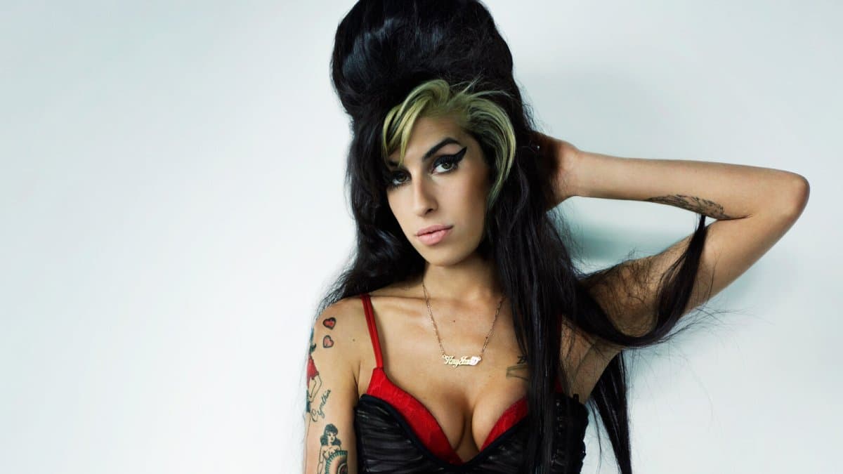 ¡15 años después de su muerte! Se busca a la 'heredera' de Amy Winehouse