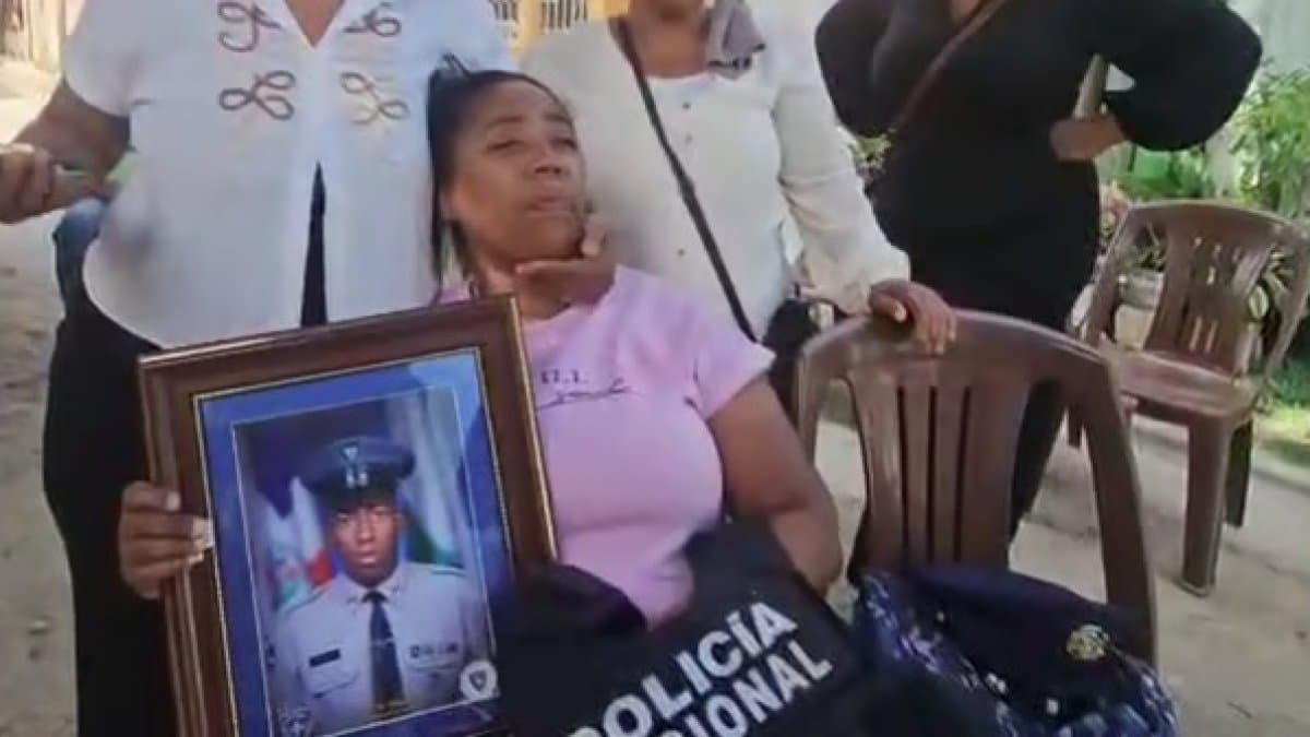 "Era policía, no un atracador": madre de joven que murió a tiros en SDE exige justicia