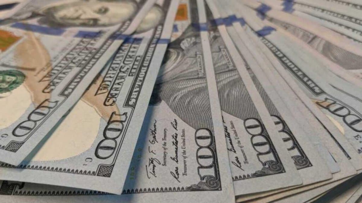 El dólar cierra hoy en RD$57.9919, su nivel más bajo en más de dos años