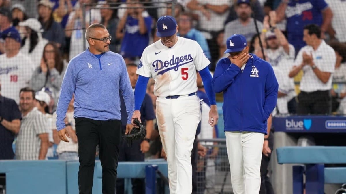 Freddie Freeman cae en el dugout rival y abandona el partido