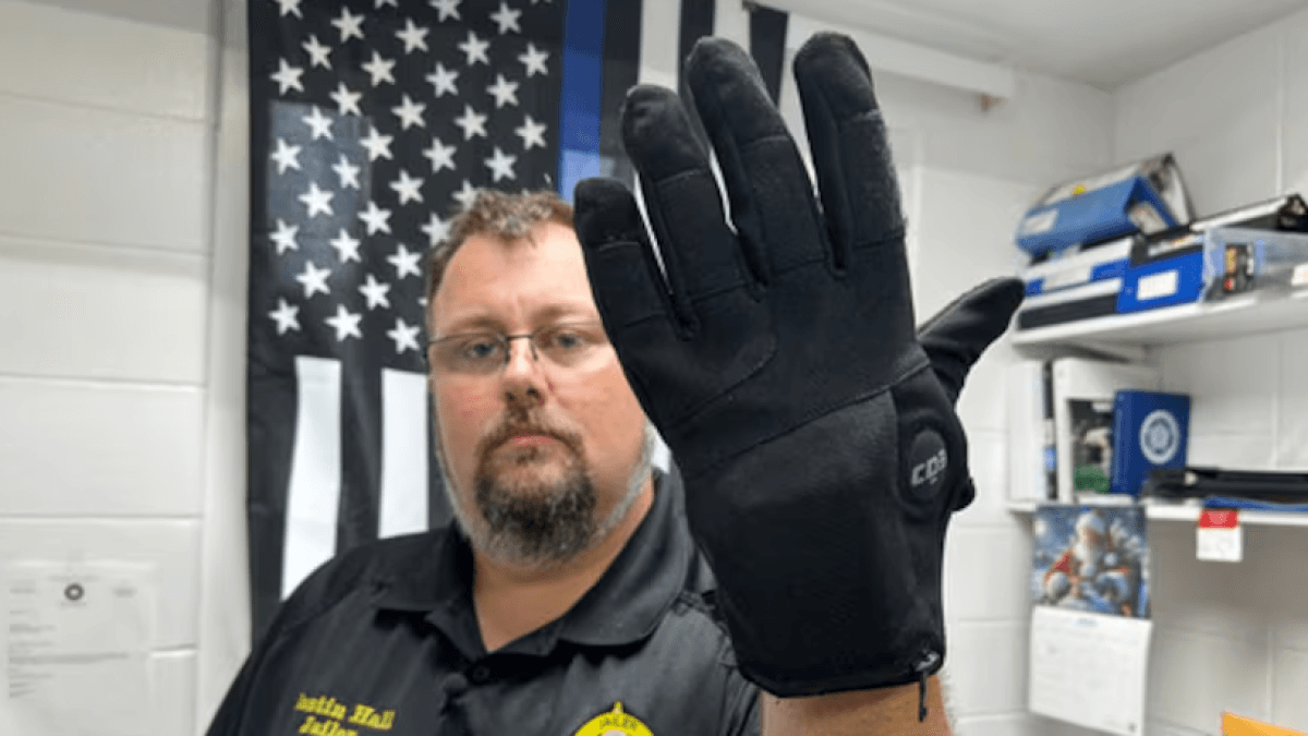Plan guantes con electricidad crean polémica en EEUU