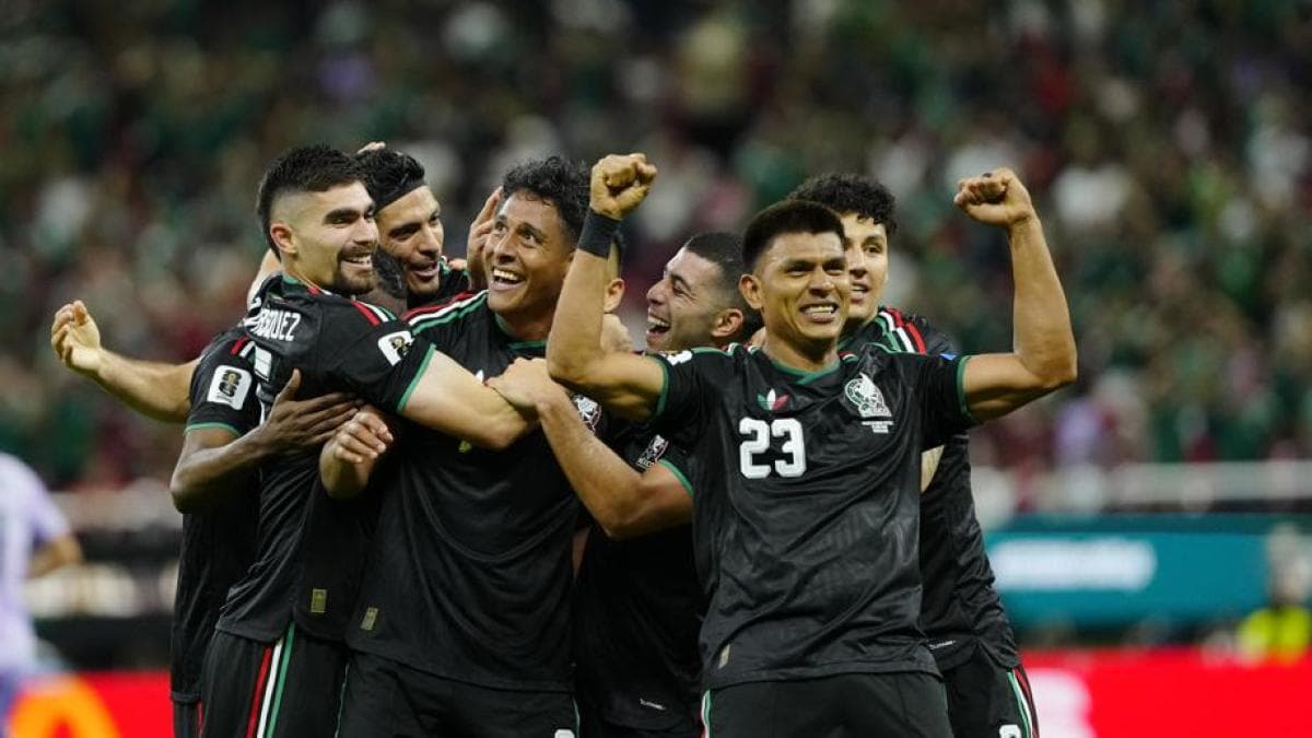 México aprovecha un regalo y ya está en dieciseisavos
