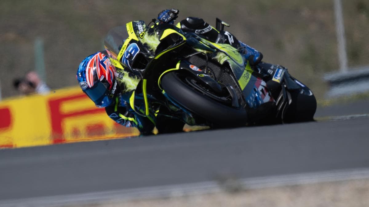 Ogura sigue en modo sorpresa y suma su primera 'pole' y Marc Márquez, solo 5º