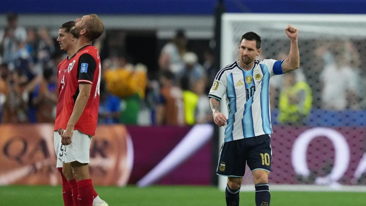 ¡El 'Dibu' evita el gol de Austria!
