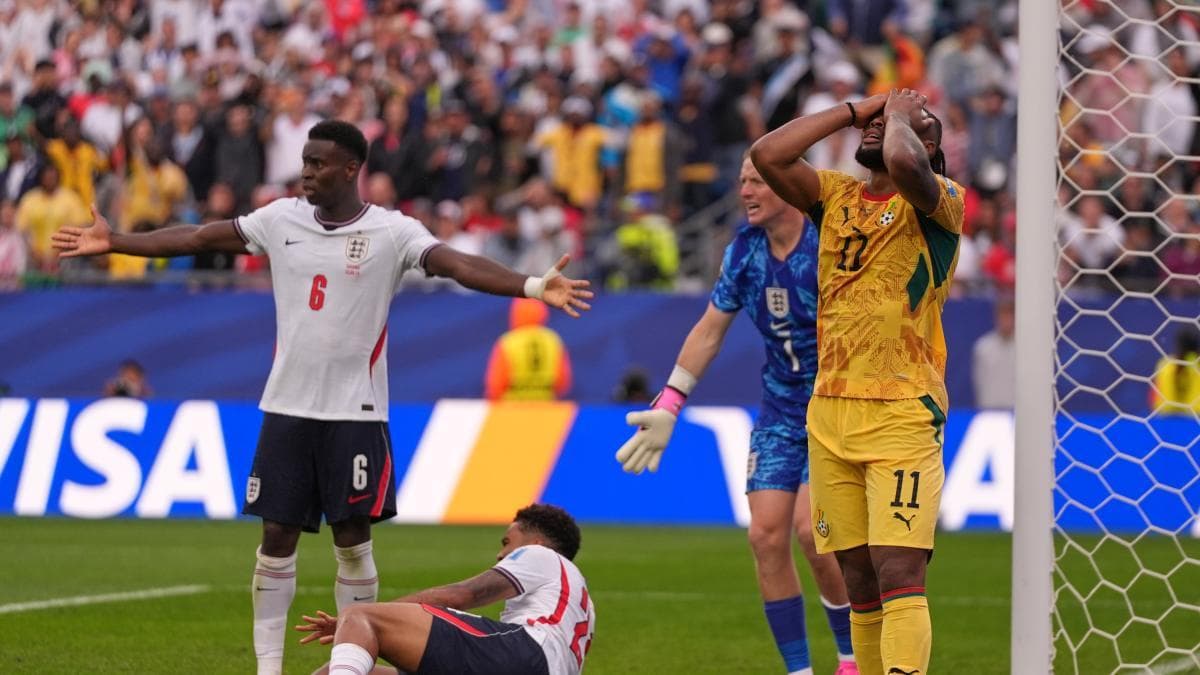 ¡Ghana salva el gol de Inglaterra bajo palos!