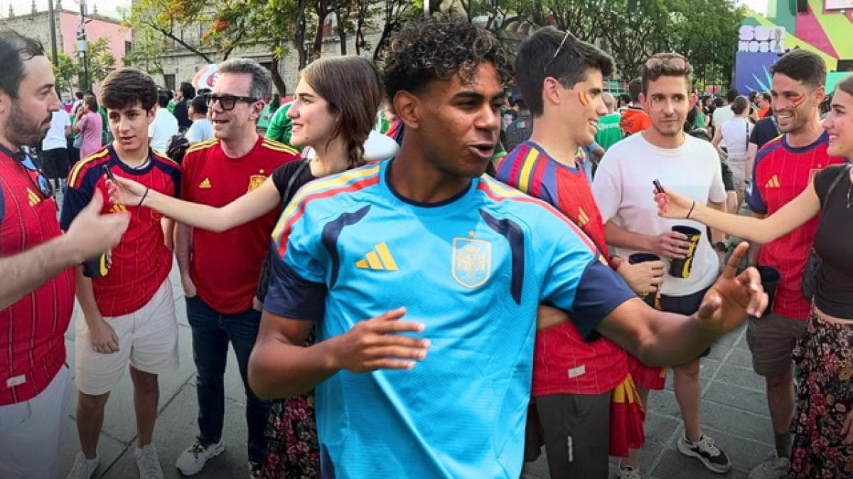 "Ganará el Balón de Oro": La afición española corona a Lamine Yamal en las calles de Guadalajara