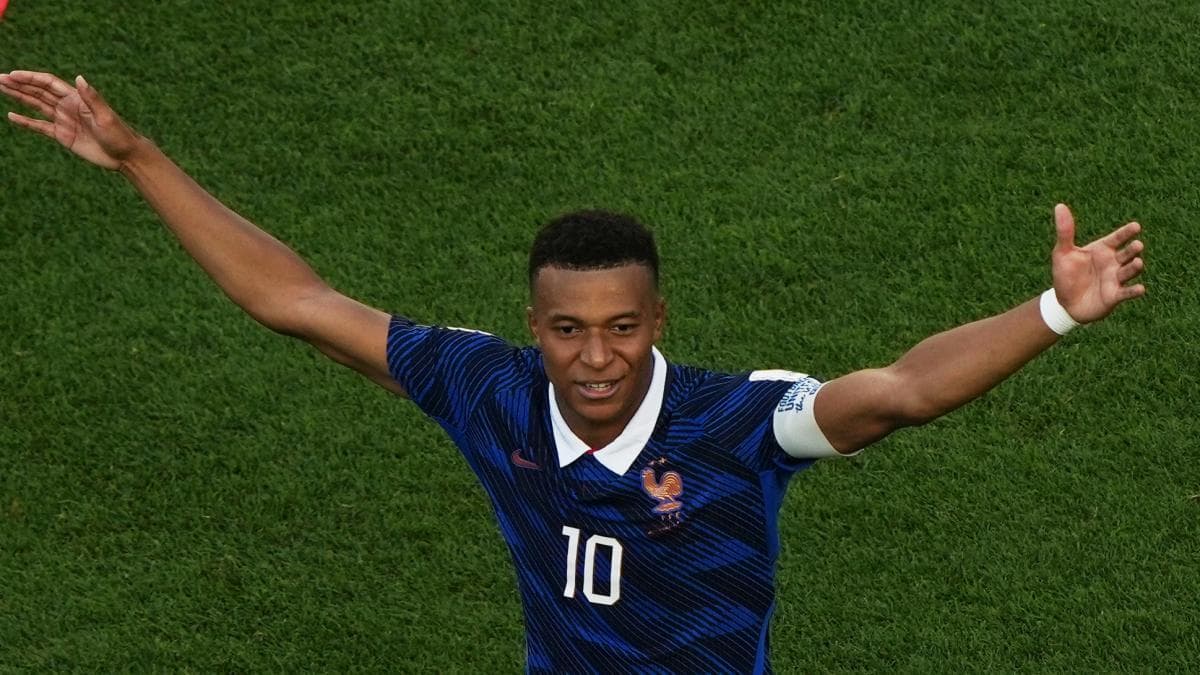 ¡Mbappé marca de penalti!