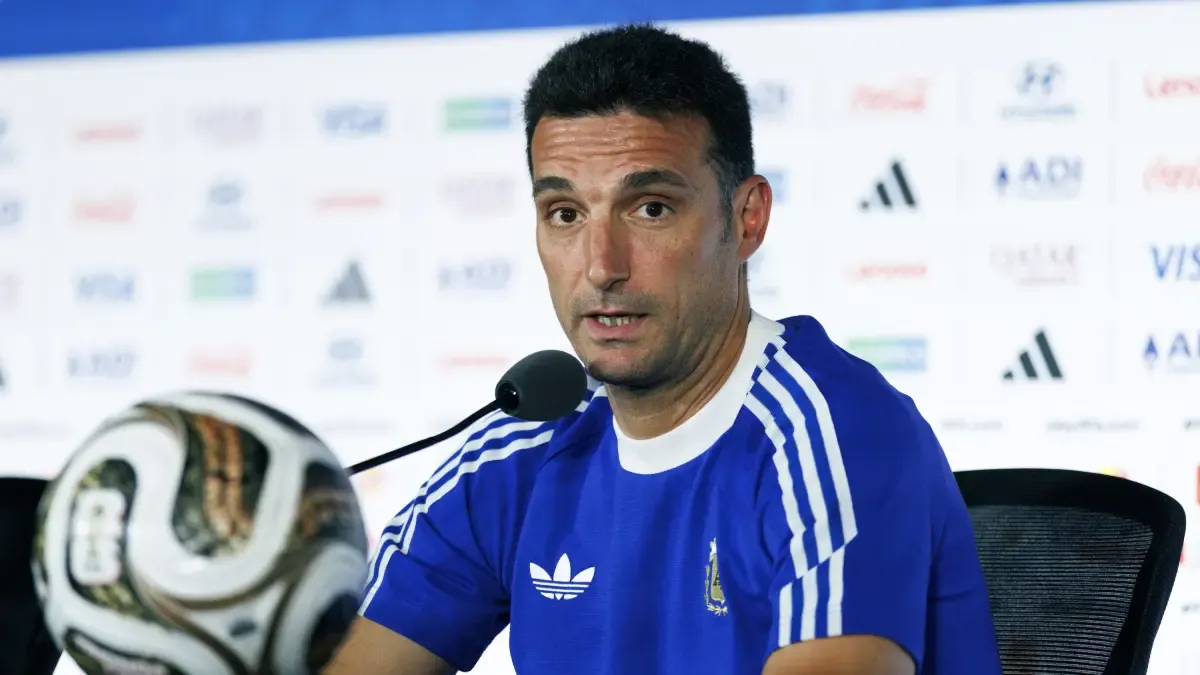 Rueda de prensa de Scaloni y Dibu Martínez, en directo