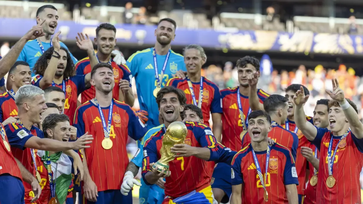 La fea imagen de Argentina: dio la espalda al campeón cuando levantaba la Copa