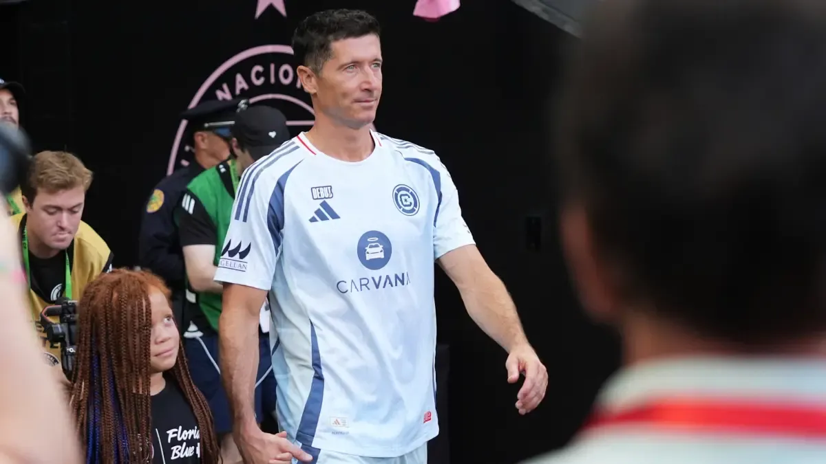 Lewandowski inicia su aventura americana sin olvidar al Barça