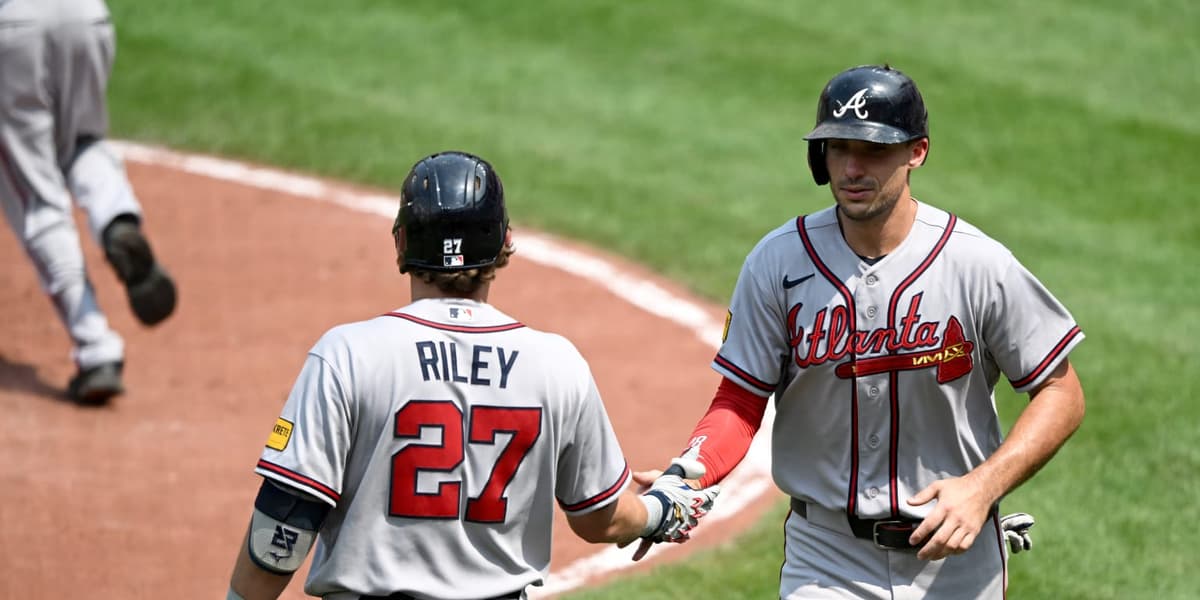 Bravos aseguran serie en Baltimore con Olson, Riley dando la cara en extras