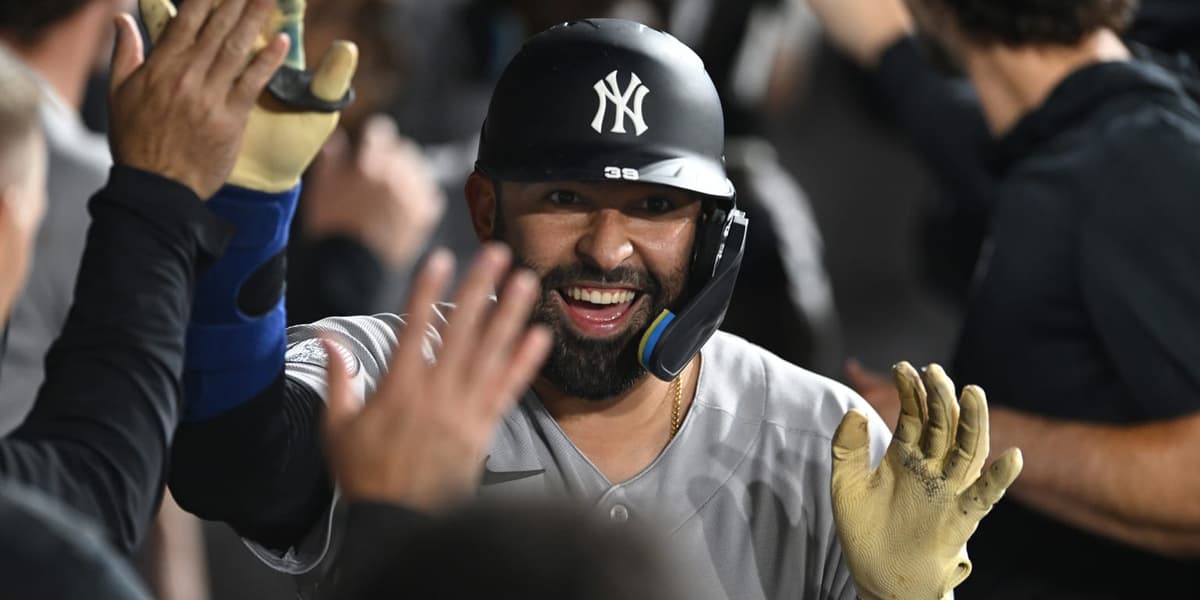 Tras seis años de espera, Alí Sánchez conectó un emotivo primer HR en MLB