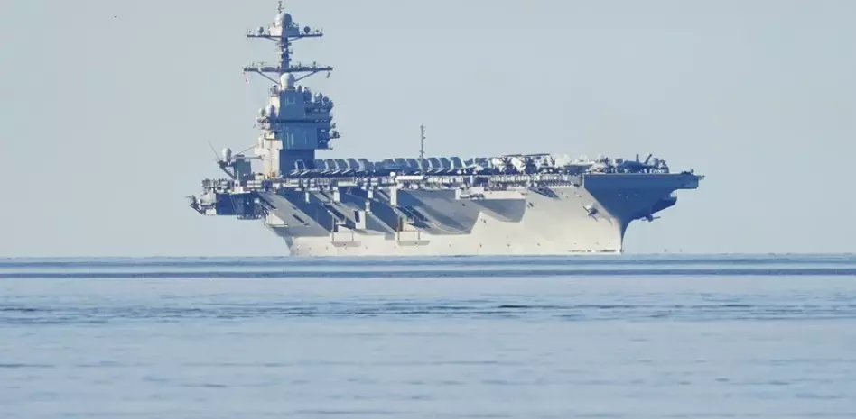 Trump niega deterioro de vida en portaaviones