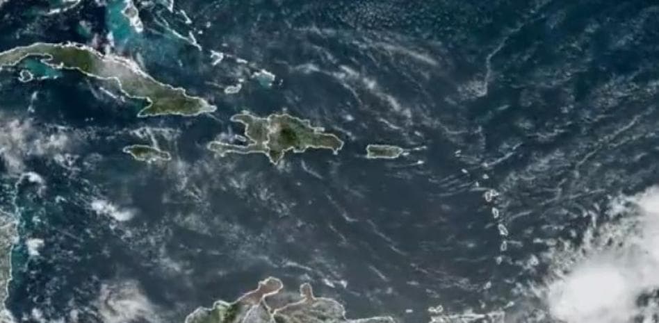 Sábado despejado y caluroso en el día; en la noche onda tropical provocará aguaceros