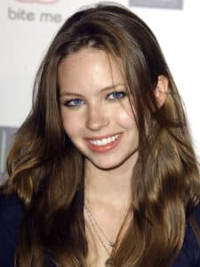 El legado de Daveigh Chase y otras celebridades que fallecieron a causa del sida