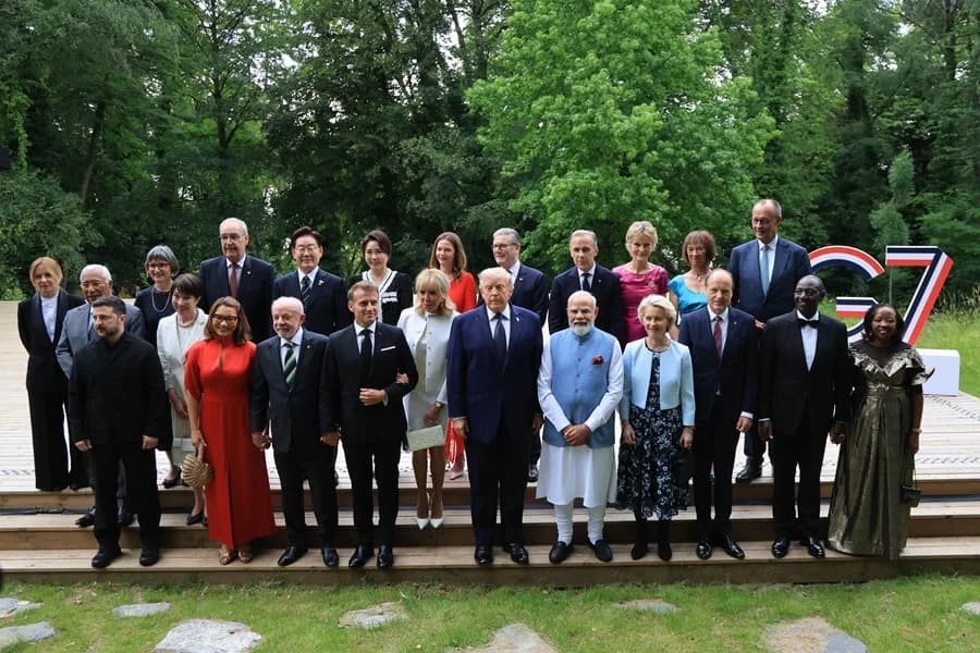 Líderes del G7 en la cumbre de Évian acuerdan nuevas sanciones al petróleo y gas rusos