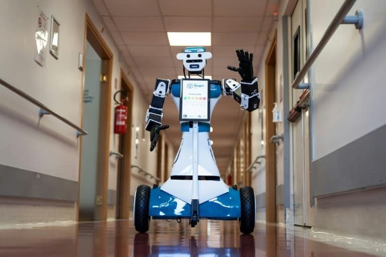 Hospital de Milán prueba robot diseñado para asistir a pacientes y apoyar al personal médico