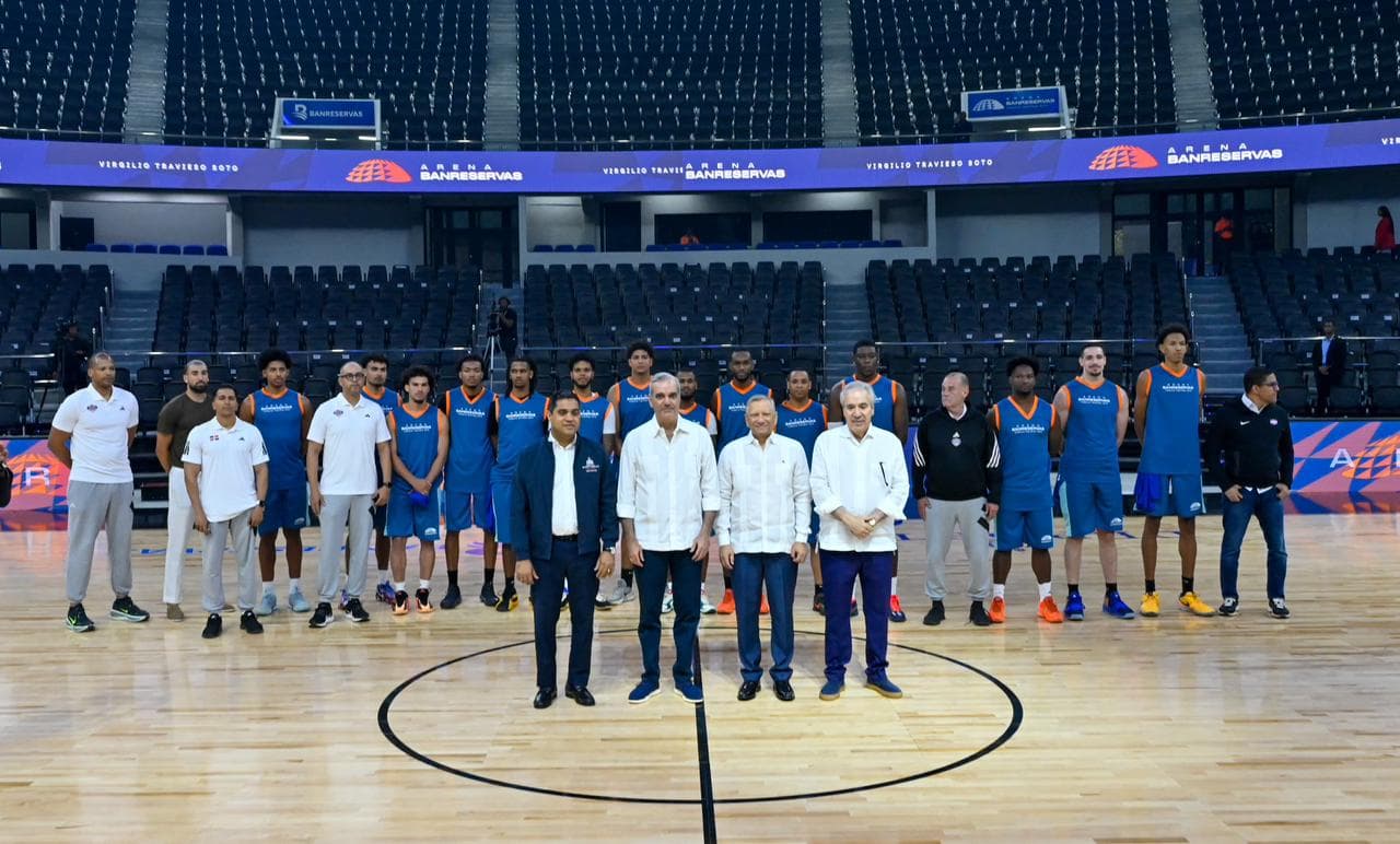 Abinader inaugura Arena Banreservas, quiere partidos NBA ahí y pide que no se la presten a ningún partido político