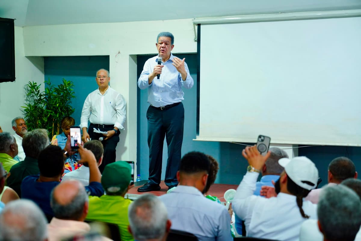 Leonel exige al Gobierno bajar la gasolina porque el petróleo volvió a US$70 el barril