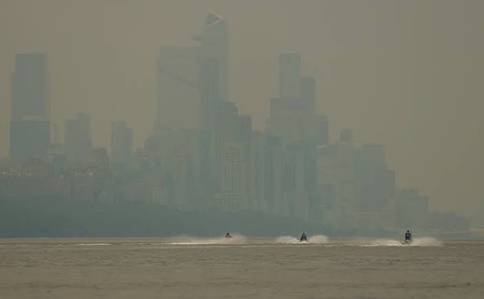 Humo de incendios forestales de Canadá se expande sobre EE.UU. y supone riesgos para la salud