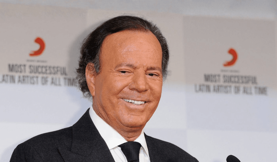 Julio Iglesias presenta querella contra elDiario.es y varios de sus periodistas por presuntas injurias y calumnias