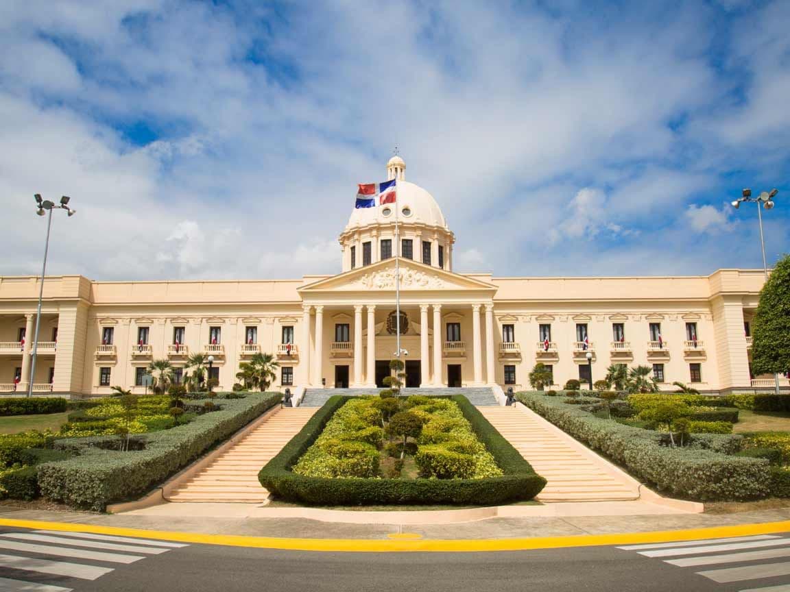 Presidente Abinader crea Comisión de Veeduría Ciudadana para fortalecer la transparencia en el manejo de residuos sólidos
