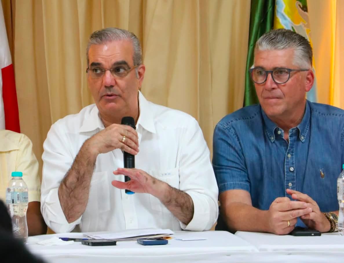 Presidente Abinader escucha demandas de ganaderos de Duvergé y reafirma respaldo al desarrollo del sector agropecuario; sostuvo encuentro con productores de Leche